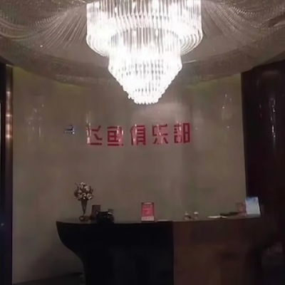 安徽寧國(guó)市飛魚俱樂(lè)部游泳池地面防滑