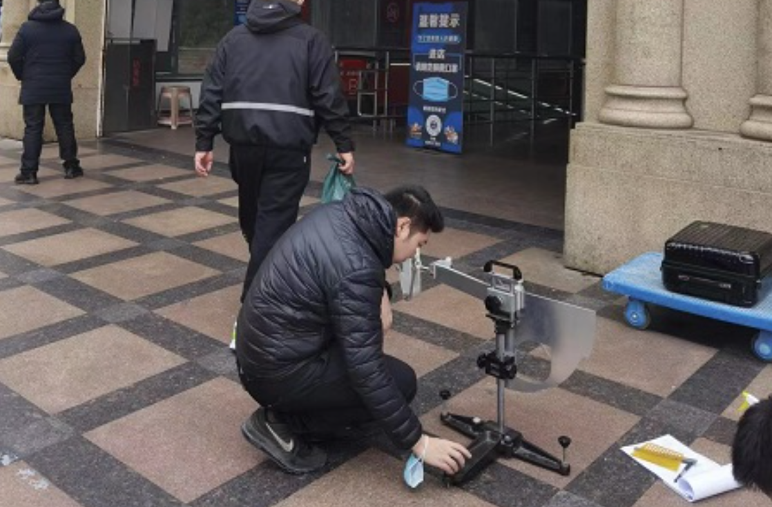 上海消保委呼吁立刻開展防滑自查:社會(huì)在呼吁,防滑工作刻不容緩! 上海消保委呼吁立刻開展防滑自查:社會(huì)在呼吁,防滑工作刻不容緩!