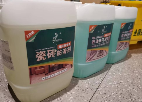 014 廣州白云店海底撈防滑項(xiàng)目,世卿與海底撈集團(tuán)的“緣分”就此開啟
